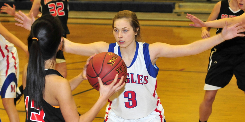 Messalonskee’s Sophia Holmes (3) attempts to block a pass by Brunswick’s Gillian Doehring during a game Thursday in Oakland. Brunswick won 64-40.