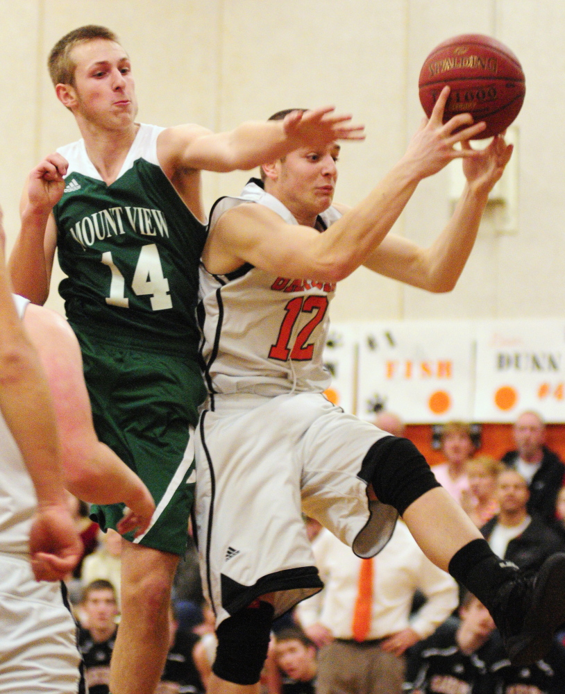 Mount View’s Mikey Hustus, left, gets beat to a loose ball by Gardiner’s Seth McFarland during an Eastern B prelim game Wednesday at the James A. Bragoli Memorial Gym in Gardiner.