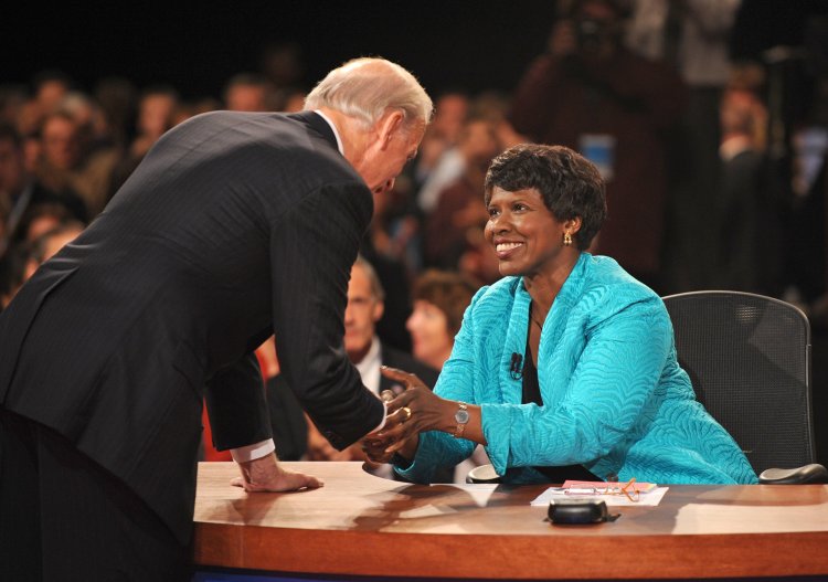 Gwen Ifill and then-vice presidential nominee Joe Biden shake hands at the end of the vice presidential debate in St. Louis, Mo., on Oct. 2, 2008.