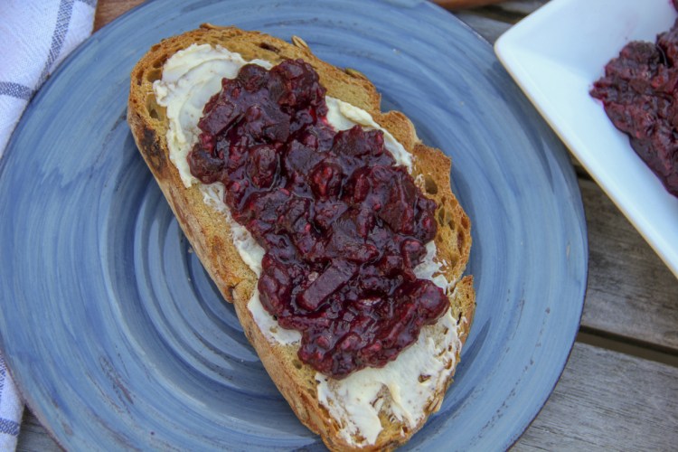 You can use this jam in place of syrup on almond flour waffles, or to sweeten plain Greek yogurt for snacks, breakfast or dessert.