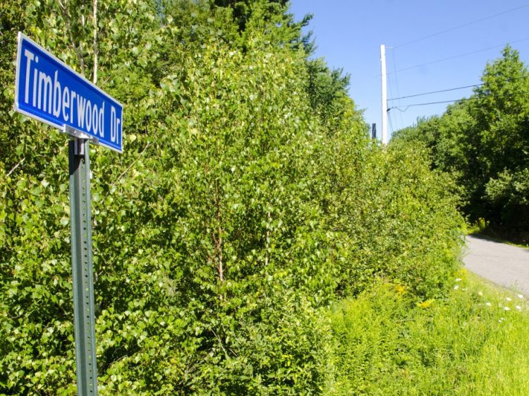 This photo taken on Aug. 10 shows the intersection of Timberwood Drive and U.S. Route 201 in Gardiner, where a Massachusetts man shot himself to death in front of police officers the previous evening, and where a Massachusetts woman's body was found in the trunk of the car he was driving.