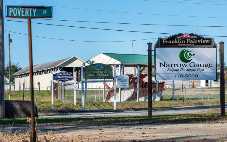 The former Narrow Gauge medical marijuana cultivation facility on High Street in Farmington became the focus of a federal investigation that culminated in a raid in July 2020. Recently unsealed court documents outline what authorities describe as a far-reaching and elaborate conspiracy – aided by law enforcement and other officials – to grow and distribute pot in violation of Maine’s medical marijuana laws.