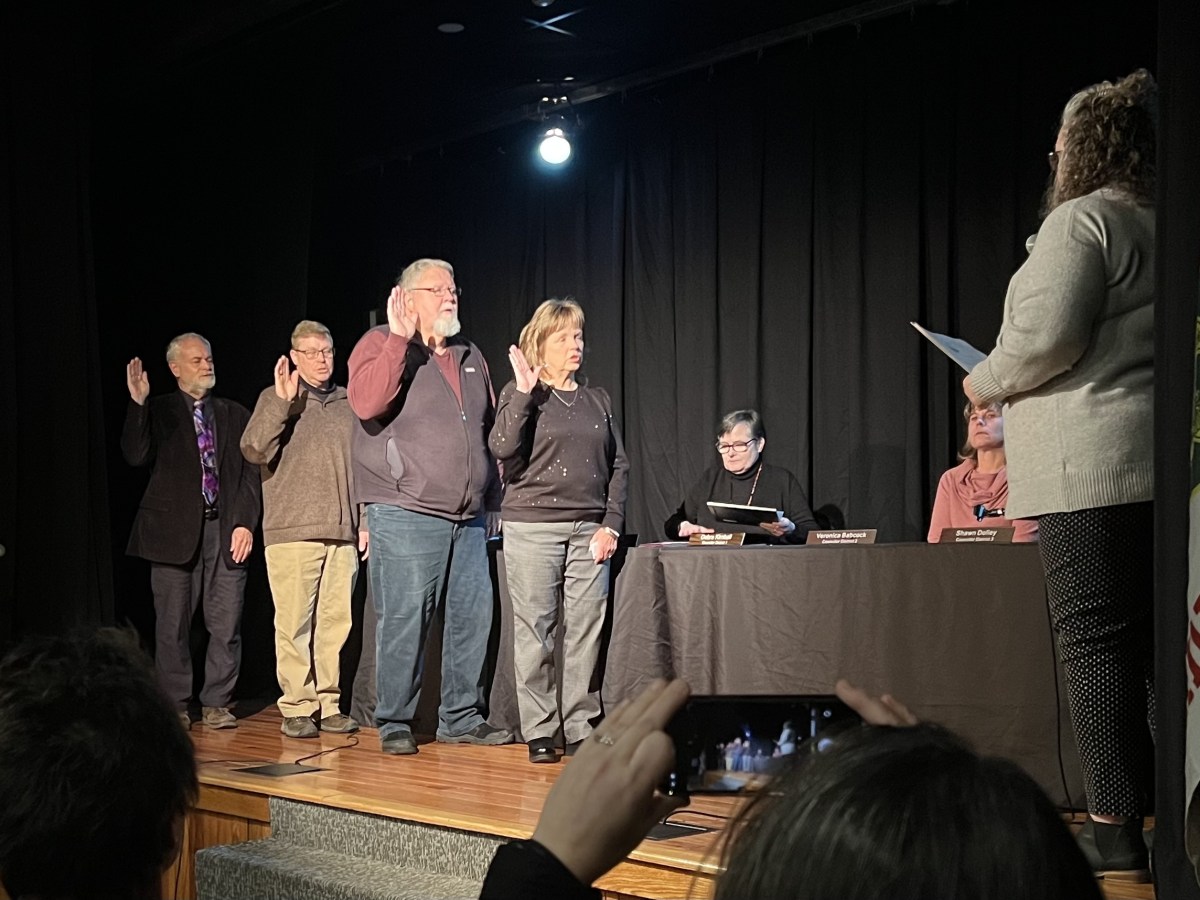 Four City Councilors raise their right hands to be sworn in to serve a two-year term on the City Council.