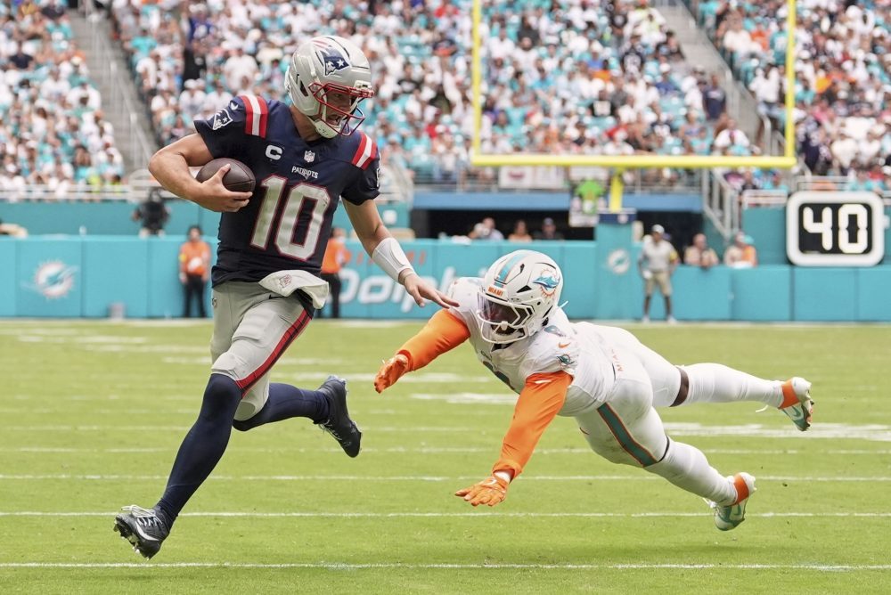 APTOPIX Patriots Dolphins Football